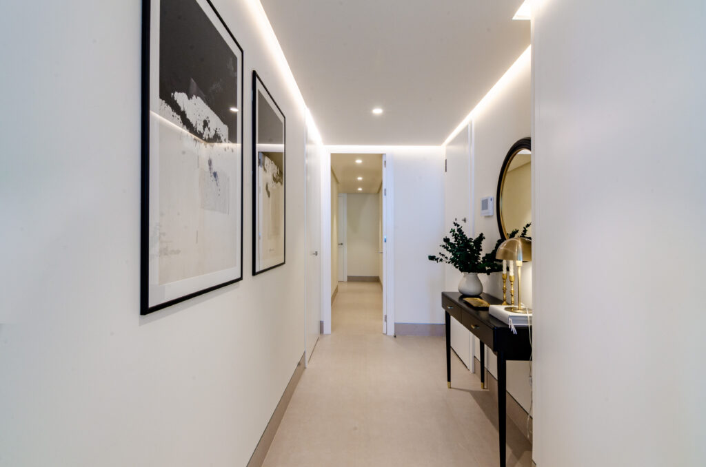 Zona de entrada en el edificio Malaga Towers